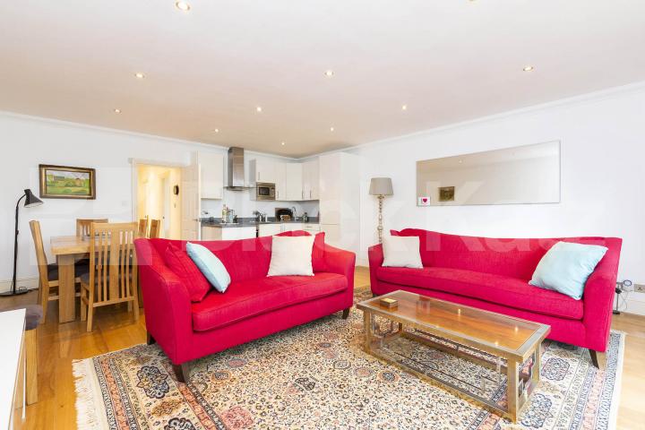 Spacious three bed two bath apartment with balcony and secure parking Cholmeley Park, Highgate 